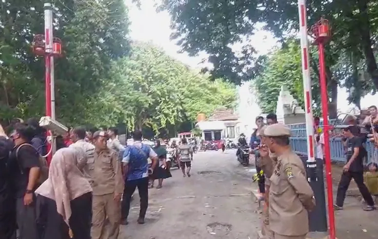 Gate Parkir Stadion MY Kota Serang