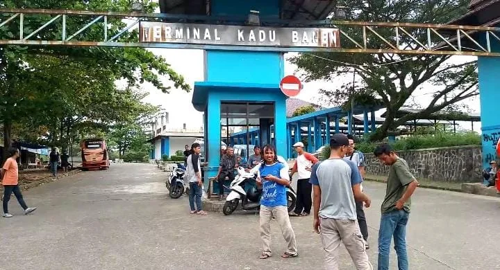 Marak Travel Gelap di Pandeglang, Sopir Angkutan Umum Mengeluh 1 Travel Gelap di Pandeglang