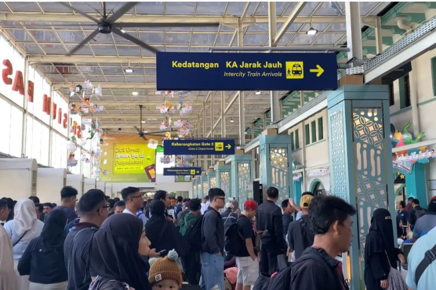 Pemudik kembali ke Jakarta