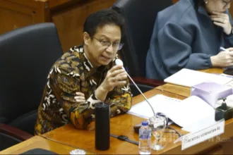 Menkes saat rapat kerja bersama Komisi IX DPR RI di Kompleks Parlemen, Senayan, Jakarta Pusat, Selasa, 29 April 2025.