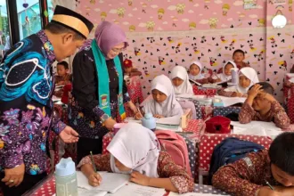 Wakil Bupati Tangerang Intan