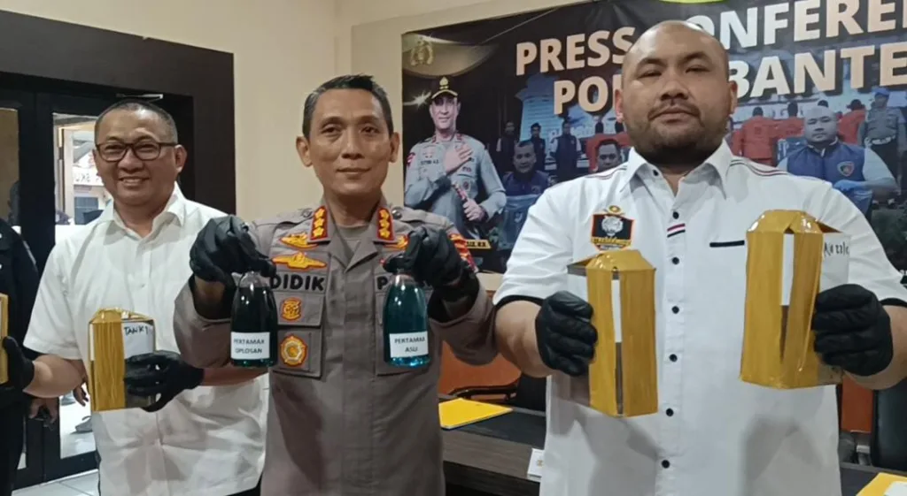 28.434 Liter BBM Oplosan di SPBU Ciceri Disita Polda Banten 2 BBM oplosan di SPBU Ciceri