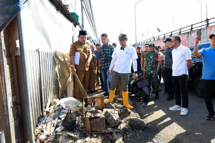 Makan Jalan! PKL di Bawah Flyover Ciputat Ditertibkan 1 Flyover Ciputat