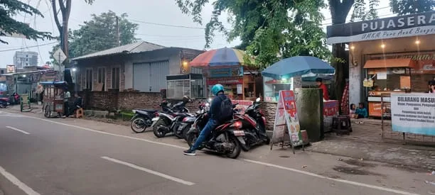 124 Bangunan Liar di Stadion Maulana Yusuf Kota Serang Dibongkar 2 bangunan liar