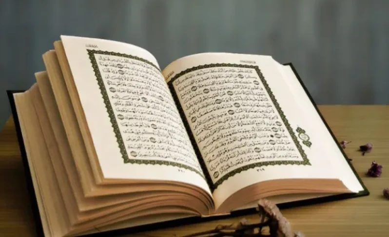 Pria Serang Injak Al-Quran