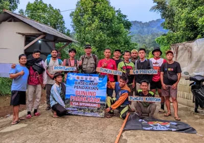Gunung Prakasak di Pandeglang