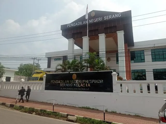 Pria Serang Injak Al-Quran