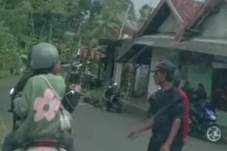 Pungli di Pantai Sawarna