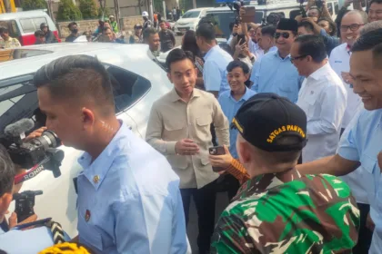 Wapres Gibran Kunjungi Kantor Pos Tangerang