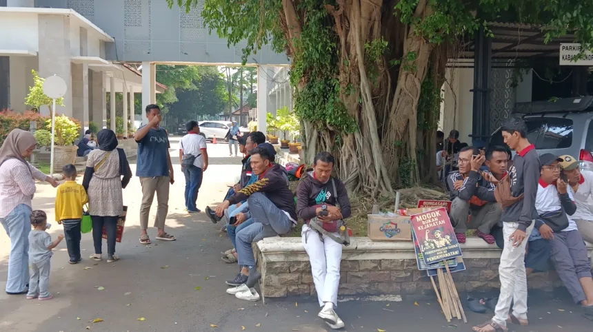 93 Korban PHK PT Bungasari Demo ke Kantor Walikota Cilegon 1 Korban PHK PT Bungasari