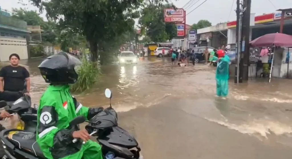 Banjir Tangsel Rendam Ratusan Rumah di 14 Lokasi 2 Banjir Tangsel