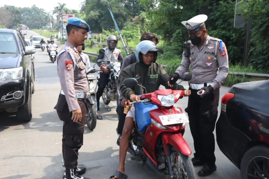 Pengendara di Banten