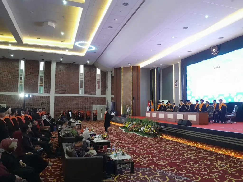 Wisuda Unsera 2025, Lulusan Siap Terjun ke Dunia Kerja 2 Wisuda Unsera 2025