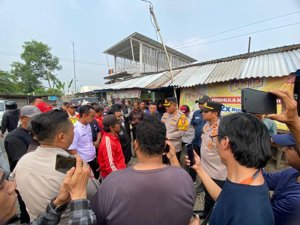 Taksi Online Vs Opang di Tangerang, Paksa Penumpang Turun Didatangi Polisi 2 Taksi Online Vs Opang di Tangerang