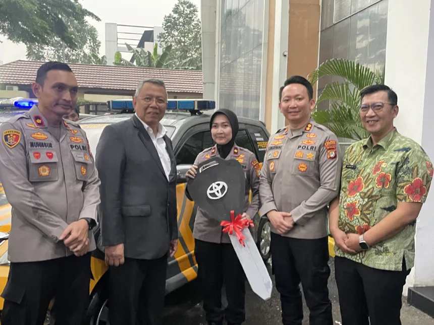 Pemkot Tangsel Berikan 9 Mobil Hibah ke Polres Tangsel 1 Pemkot Tangsel