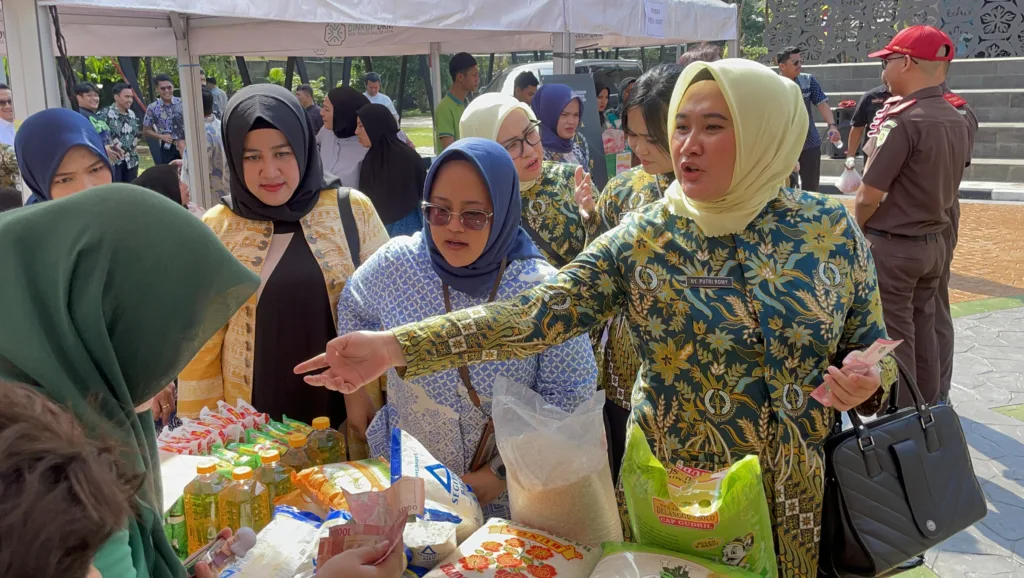 Kejari Tangsel Gelar Bazar Pangan Murah dan Cek Kesehatan Gratis, Sambut Hari Lahir Kejaksaan ke-80 2 Kejari Tangsel