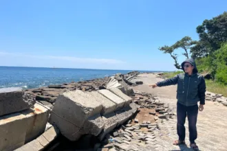 Proyek Breakwater di Tanjung Lesung