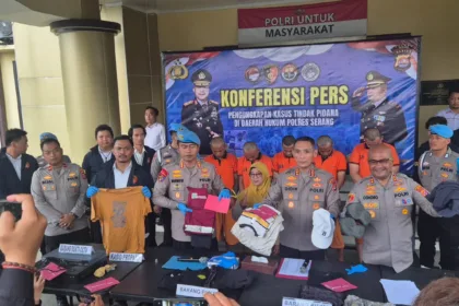 Pengeroyokan wartawan dan staf KLH