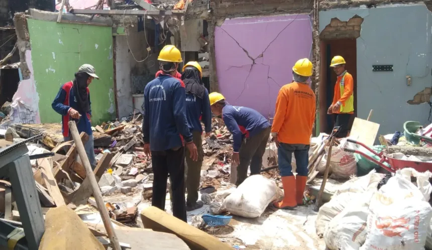 Disperkimta Tangsel-Baznas Kolaborasi Perbaiki Rumah Korban Ledakan di Pamulang 1 WhatsApp Image 2025 09 17 at 13.59.05 e1758159216907