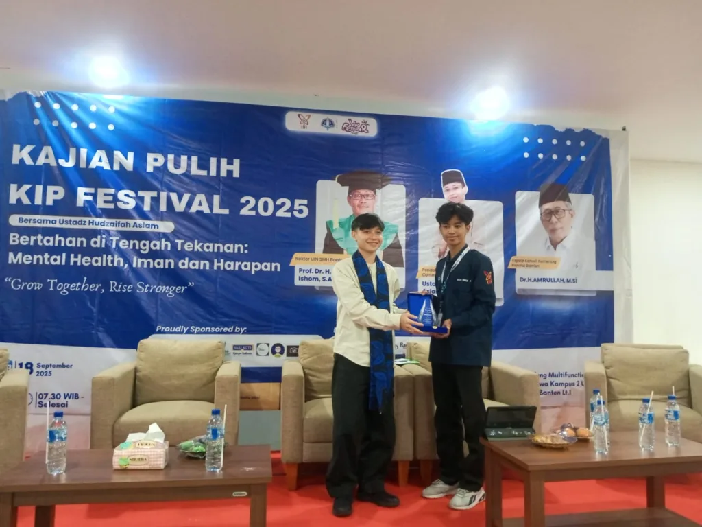Ustadz Hudzaifah Aslam di UIN SMH Banten, Mahasiswi Histeris 2 Ustadz Hudzaifah Aslam