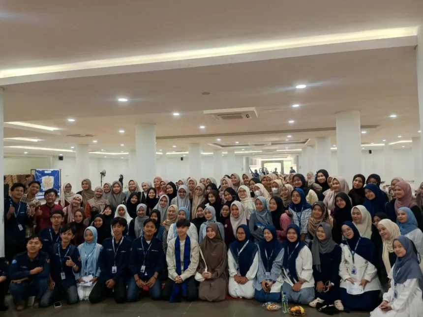 Ustadz Hudzaifah Aslam di UIN SMH Banten, Mahasiswi Histeris 1 Ustadz Hudzaifah Aslam