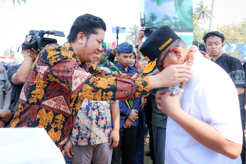 Gubernur Banten Buka Festival Karang Kabua 2025, Minta Nelayan Jaga Warisan Budaya 2 WhatsApp Image 2025 10 12 at 19.09.10 1