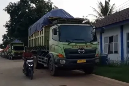 Jam operasional truk tambang di Lebak