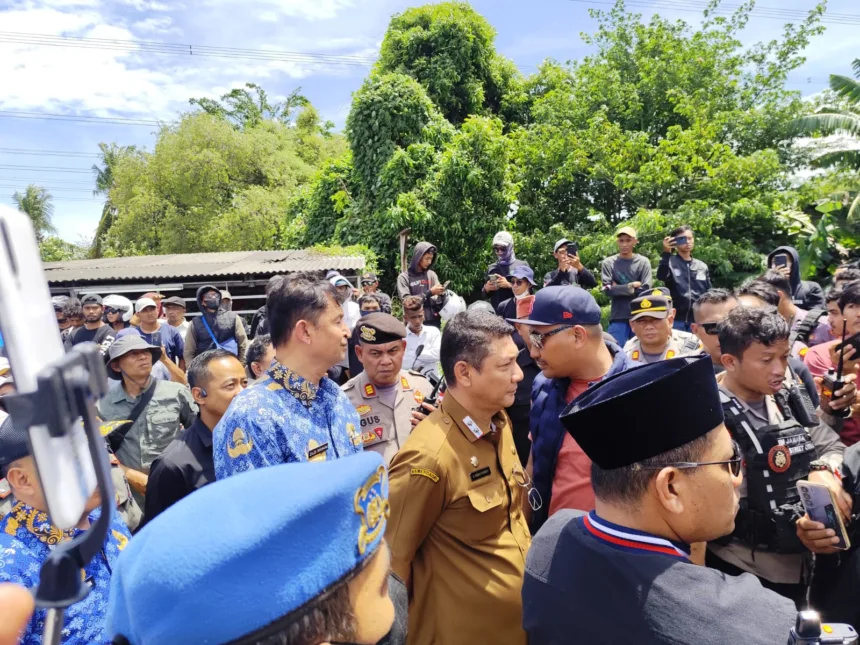 Warga Bojonegara–Puloampel Blokade Jalan Nasional, Protes Pelanggaran Jam Operasional Truk Tambang 1 Bojonegara