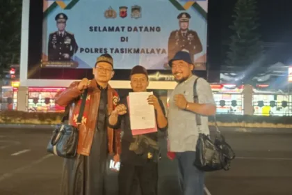 Pedagang pentol cilok