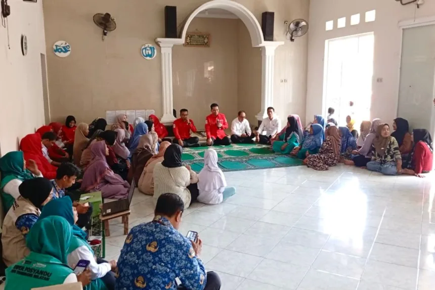Penuhi Kebutuhan Warga, PMI Kota Tangsel Distribusikan Air Minum dan Cek Kesehatan Gratis di Serpong 1 PMI Kota Tangsel