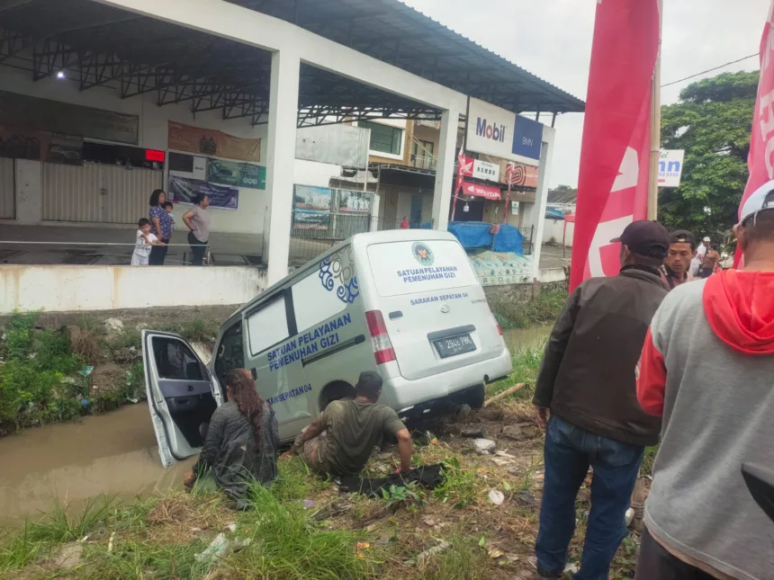 Mobil MBG Alami Kecelakaan dengan Pemotor di Sepatan, Sejumlah Korban Luka 1 Mobil MBG