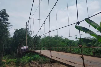 Jembatan gantung di Lebak