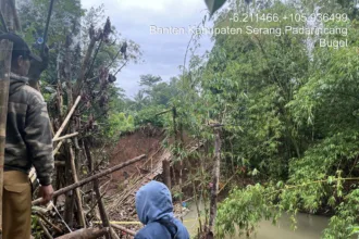 Jembatan putus di Padarincang