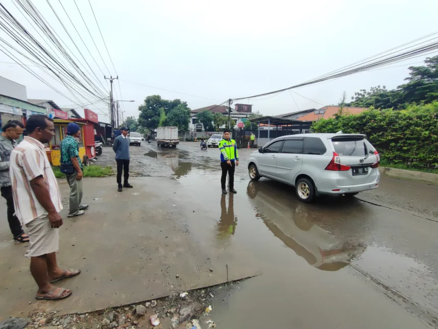 Jalan Raya Pasar Kemis Kabupaten Tangerang