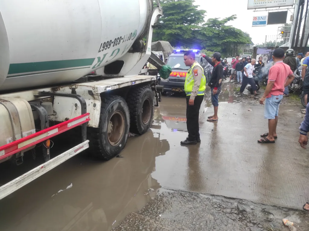 Jalan Raya Pasar Kemis Kabupaten Tangerang