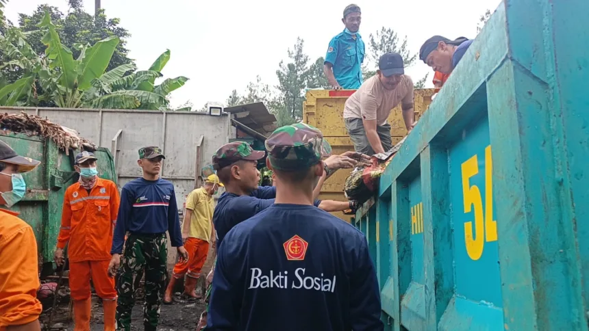 TNI dan Polri Babad Sampah di Kota Tangsel, 1.200 Personel Gabungan Bersihkan Sampah 1 Sampah di Kota Tangsel