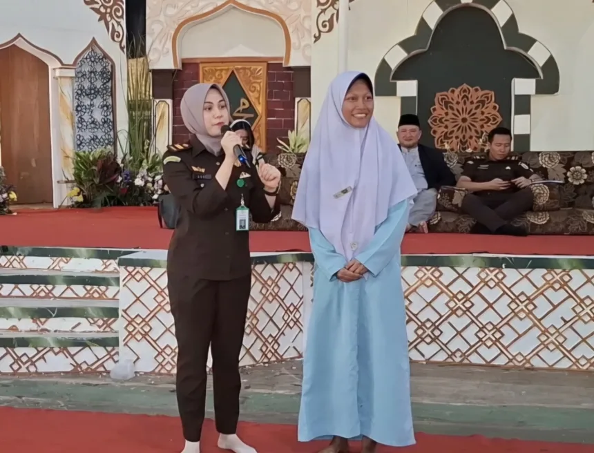 Kejari Kota Tangsel Gelar Jaksa Masuk Pesantren di Ponpes Al Amanah Al Gontory Pondok Aren 1 Kejari Kota Tangsel