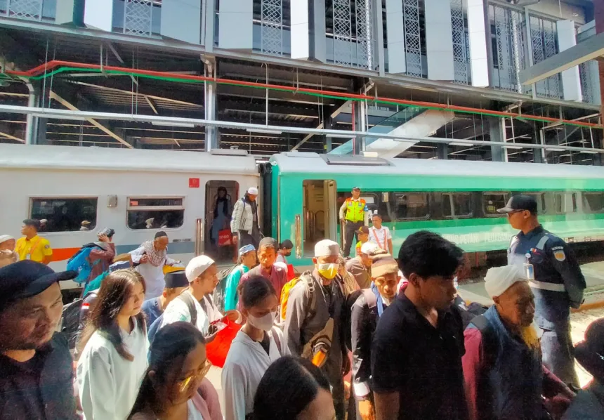 Arus Balik Lebaran, Tiket Commuter Line Merak Habis Terjual 1 arus balik lebaran