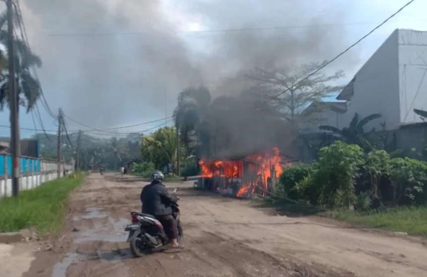 Warung Nasi di Cikupa Terbakar, Kerugian Ditaksir Puluhan Juta 1 Warung nasi