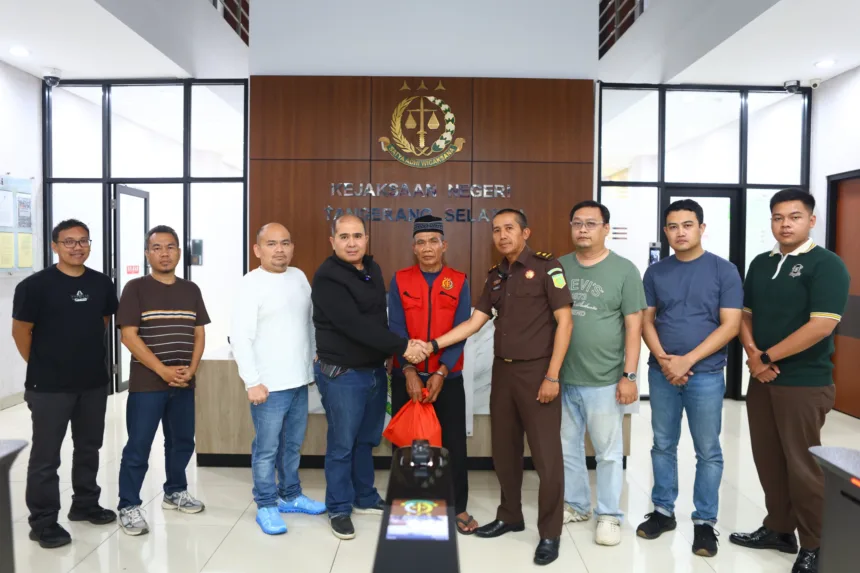 Kejati Banten Amankan Buronan Kasus Kekerasan Anak yang Berprofesi sebagai Penjual Pecel Lele 1 Kejati Banten