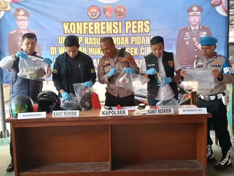 Polsek Ciruas Kejar Pemasok Senjata Api untuk Pelaku Curanmor di Cikande 1 senjata api
