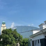 Puncak Gunung Karang