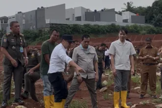 Wakil Wali Kota Tangsel Pilar Saga Ichsan tinjau pool taksi hijau di ciater