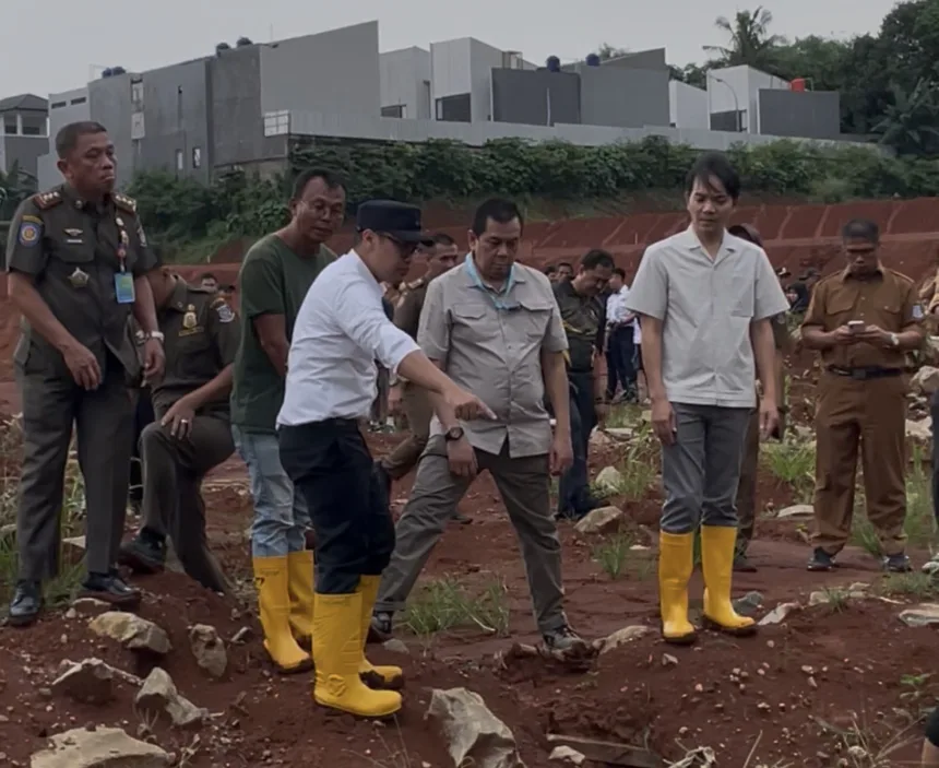 Wakil Wali Kota Tangsel Pilar Saga Ichsan tinjau pool taksi hijau di ciater
