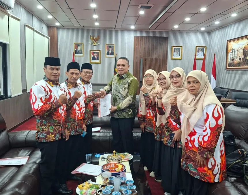 Guru Madrasah se-Kabupaten Tangerang Ngadu soal Gaji Tak Layak ke Ketua DPRD 1 guru madrasah
