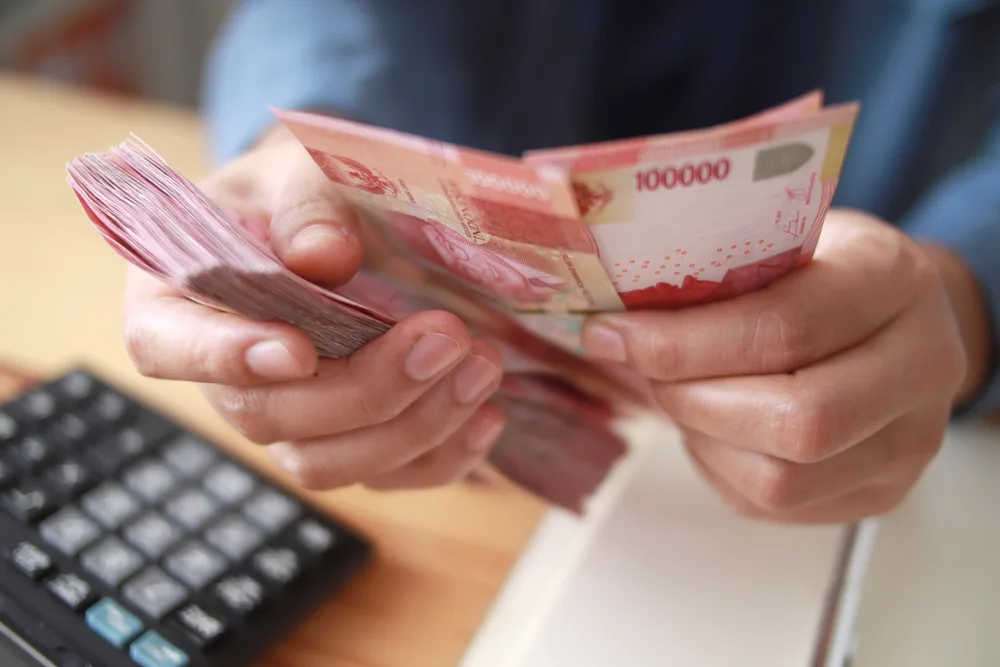 Ilustrasi pengelolaan uang pribadi. Lega Finansial bukan diukur dari besarnya penghasilan, tetapi dari kemampuan mengelola dan menciptakan surplus setiap bulan.
