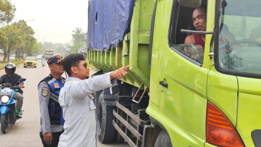 Aturan Jam Operasional Truk Tambang Berlaku Sebulan, Pelanggaran Masih Ditemukan 1 jam operasional truk tambang
