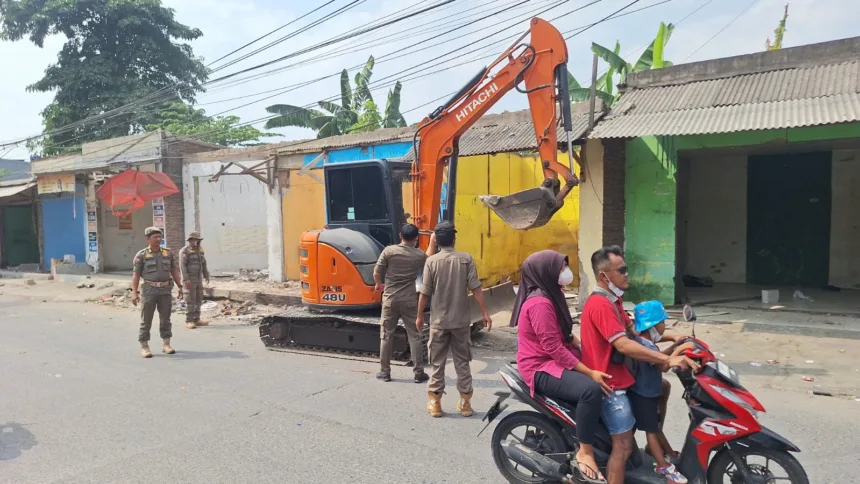 Bangunan liar di Bojonegara