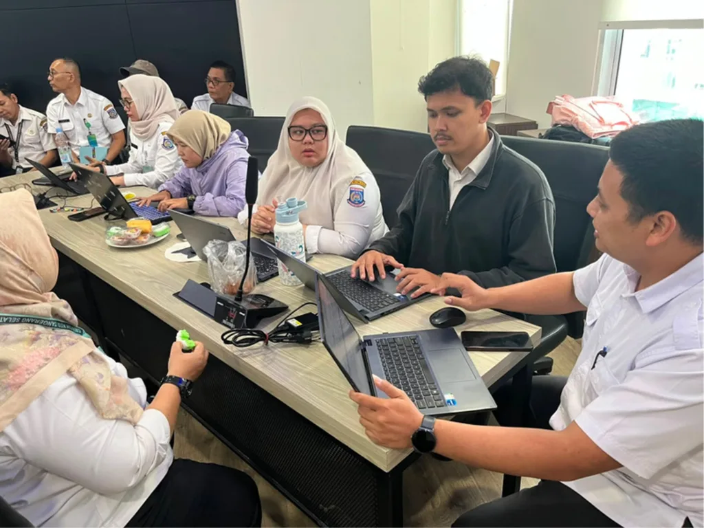 Bappelitbangda Kota Tangsel saat koordinasi data kemiskinan dengan perwakilan dinas terkait. Hal ini sebagai upaya mendorong penurunan kemiskinan melalui intervensi data.