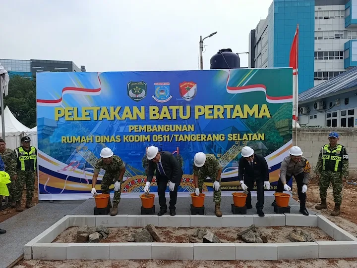 Wali Kota Tangsel Benyamin Davnie melakukan peletakan Batu pertama untuk pembangunan Markas Komando Distrik Militer atau Kodim 0511 Tangsel, Rabu 28 Oktober 2026.